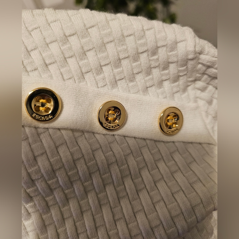 ESCADA White Textured Knit Top with Button Detail SZ M - Picture 3 of 8